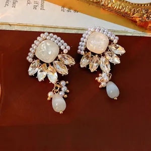 Orecchini Pendenti A Rombo In Stile Corte Vintage Con Strass In Lega Perla Artificial Sintetica E Perno In Argento Per Le Donne