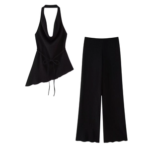 Set due pezzi nero da donna con top a lupetto e pantaloni a gamba larga pieghettati