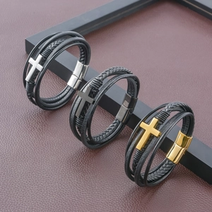 Bracelet multicouche en cuir pour homme avec croix en acier inoxydable et fermoir magnétique