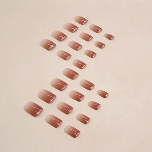 Korte French gradient kunstnagels in roodbruin en roze met zilveren glitterpoeder