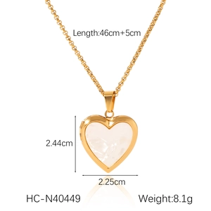 Vue détaillée du pendentif cœur en or 18K avec dimensions et spécifications techniques