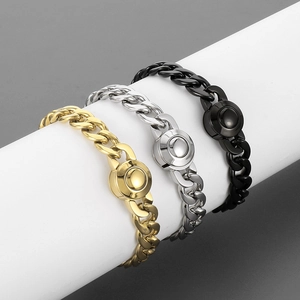 Vue détaillée des bracelets à maillons cubains 9,5 mm en or, argent et noir