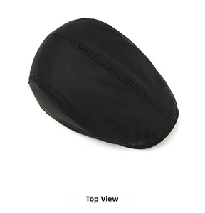 Vue de dessus détaillée d'une casquette plate en cuir noir avec coutures premium