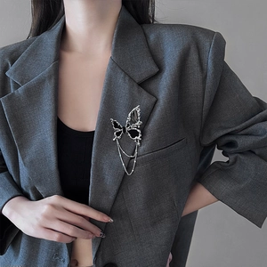 Broche Papillon Noir Plissé Épingle En Cuivre Avec Chaîne En Métal À Double Couche Glands Strass Mode Pour Femmes