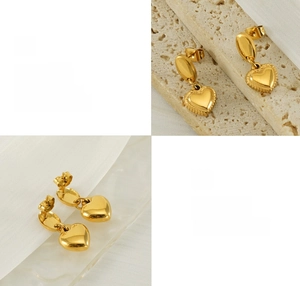 Dettaglio degli orecchini a cuore placcati in oro 18K con finitura lucida a specchio