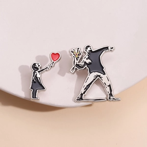 Street Art Style Enamel Brooch Pin Zinc Alloy Heart Balloon Girl And Flower Thrower Badges Clothes Jewelry For Unisex