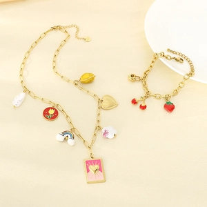 Parure de bijoux en acier doré avec pendentifs arc-en-ciel fraise et coeur
