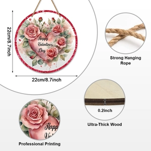 Détail d'une plaque ronde en bois Saint-Valentin 22cm avec roses et corde de chanvre rustique
