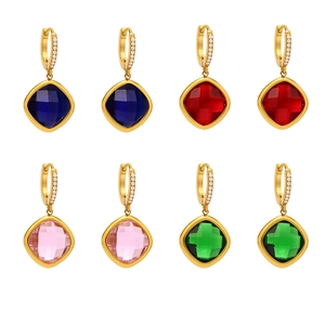 Boucles d'oreilles élégantes en acier doré avec cristaux carrés en quatre couleurs