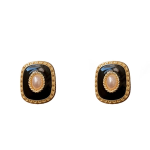 Vintage style gold plated pearl earrings with black enamel and rope edge design