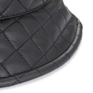 Chapeau bob moderne en cuir PU noir avec motif matelassé classique et coutures soignées