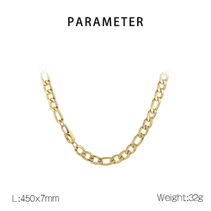 Detail view of a 7mm wide golden stainless steel curb chain with weight parameters