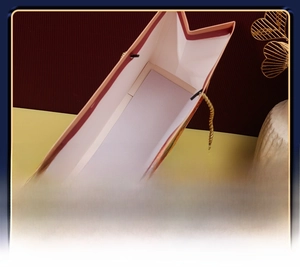 Detailed close-up of reinforced handles and thick cardboard edge on a red wedding gift bag