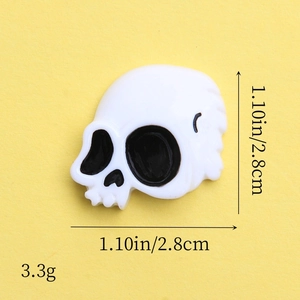 Detail view of 2.8cm resin skull flatback charm for DIY Halloween party crafts