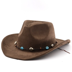 Chapeau de cowboy marron foncé en daim avec perles bohèmes et décorations en coquillage