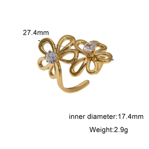 Detail showing 17.4mm inner diameter and 2.9g weight of the gold flower ring