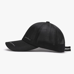 Casquette de baseball noire en maille respirante avec logo pour protection solaire