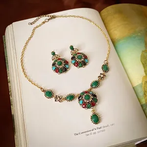 Vintage Emerald Green Flower Necklace And Earrings With Silver Earring Post Rhinestone Bohemian Palace Style Jewelry