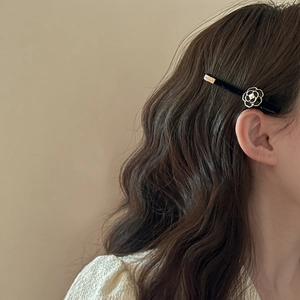 French Vintage Camellia Flower Hair Clip Velvet Alloy Duckbill Side Hairpin With Faux Artificial Pearl Elegant Retro Women Hair Accessory
