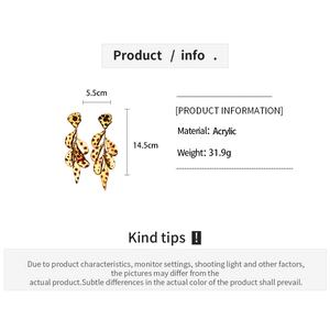 Detailed specs of leopard acrylic leaf earrings measuring 5.5cm by 14.5cm and weighing 31.9g