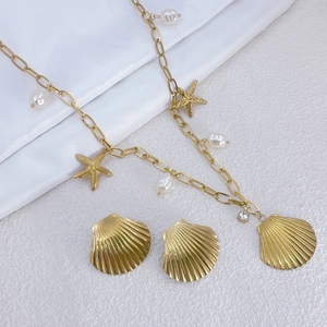 Golden starfish and shell necklace set with pearls for summer beach vacation