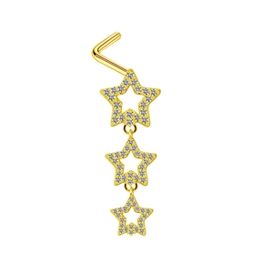 Détail d'un piercing de nez en forme de L doré avec trois étoiles serties de zircons