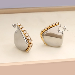 Elegante silberne unregelmäßige Creolen mit vergoldeter Zirkon-Einlage für Damen