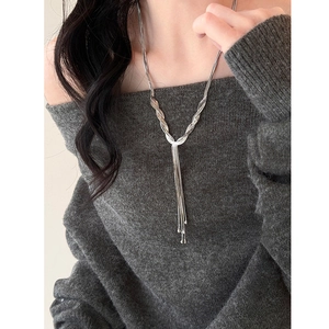 Elegant silver layered tassel necklace with Y-shape weaving chain for a minimalist look