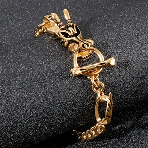 Bracelet tête de dragon en acier titane doré avec fermoir à bascule sur fond noir