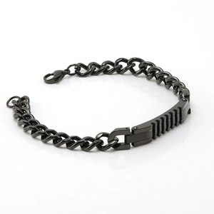 Vue détaillée du bracelet gourmette noir industriel avec boucle décorative mécanique