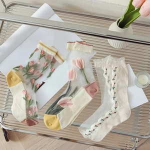 Trois paires de chaussettes en tulle pour femmes avec motifs tulipes et fleurs douces