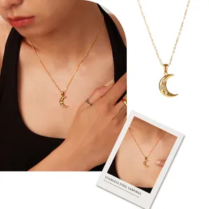 Collier lune en acier inoxydable plaqué or 18K avec trois zircons brillants pour femme