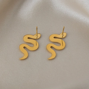 Boucles d'oreilles serpent élégantes en acier inoxydable doré 18K avec design poli en S