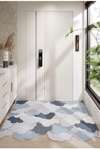 Détail du paillasson nordique en PVC avec motifs de vagues bleu et or dans une entrée