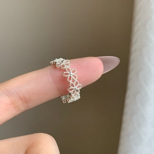 Minimalist silver pearl flower open ring featuring a delicate hollow daisy design for women
