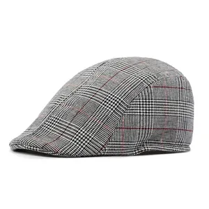 Coppola classica britannica pied de poule nero e bianco con sottili strisce rosse
