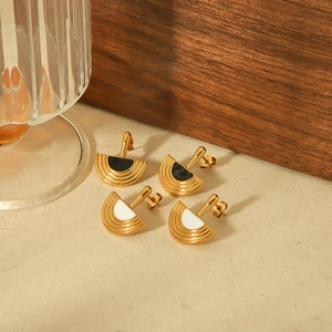 18k gold plated fan-shaped titanium steel earrings with black and white enamel drip