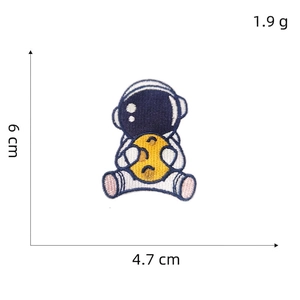 Detailed size view of astronaut embroidery patch with dimensions 6x4.7cm and weight 1.9g