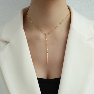 Collier en Y de style français doré avec pampille et pendentif barre métallique élégant