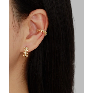 Elegance with gold S925 silver ear cuff set featuring sparkling cubic zirconia stones