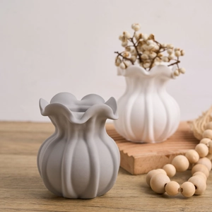 Nordic ruffled edge ceramic vase set with vertical striped texture in gray and white