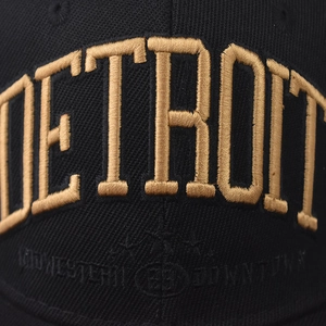 Casquette de baseball en coton noir avec broderie Detroit dorée en relief et visière plate