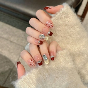 Faux ongles œil de chat rouge cerise avec strass brillants et dégradé français