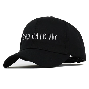 Gorra de béisbol negra clásica con bordado blanco de Bad Hair Day, correa ajustable