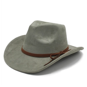 Vue détaillée du chapeau fedora gris avec cordon décoratif en cuir brun et noeud