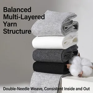 Chaussettes hautes en coton uni noir blanc et gris avec texture en maille côtelée