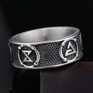 Bague vintage en acier argenté avec symbole maçonnique et relief texturé