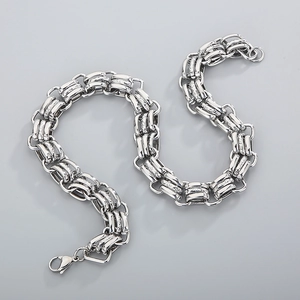 Close-up of 15mm chunky stainless steel chain necklace with lobster clasp in silver
