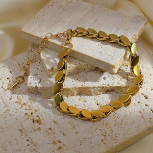 Detail of 18K gold plated steel bracelet with leaf-shaped links and lobster clasp