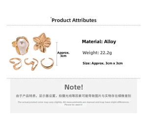 Detailansicht eines 5-teiligen Gold-Ring-Sets mit Perlen und Blumen aus einer Metalllegierung